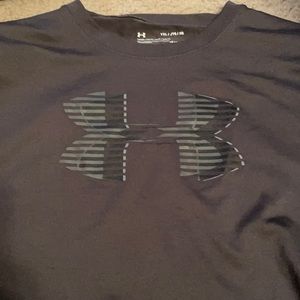 YXL under armour shirt heatgear